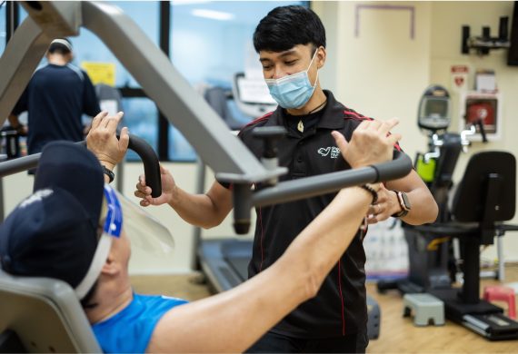SHF Physiotherapist guiding a heart patient
