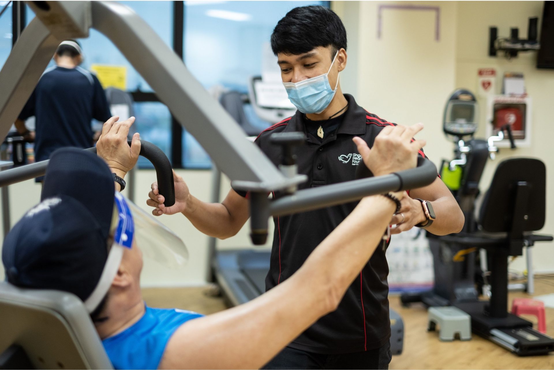 SHF Physiotherapist guiding a heart patient