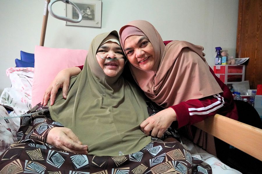 Mdm Mumtaza Siddique Missouri and Ms Aliza