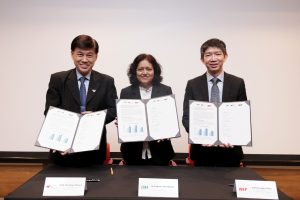Prof Tan Huay Cheem, Chairman of SHF, Dr Kalpana Bhaskaran, President of the SNDA, and A/Prof Jason Choo, Medical Director of The National Kidney Foundation