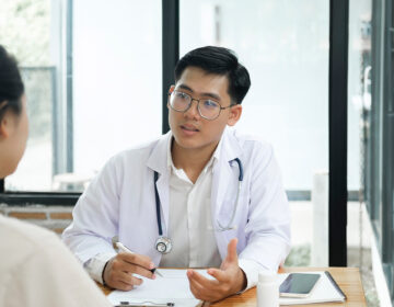 Doctor explaining fatty liver diagnosis to a patient.