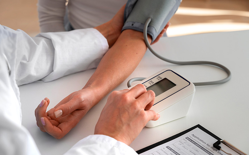 Doctor preparing to measure blood pressure.